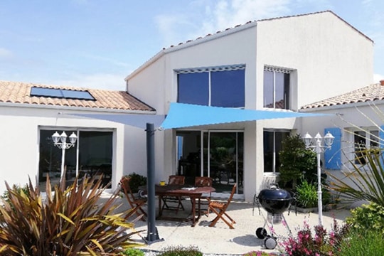 3-Voiles-dombrage-triangulaire-bleu-1-640x480-1