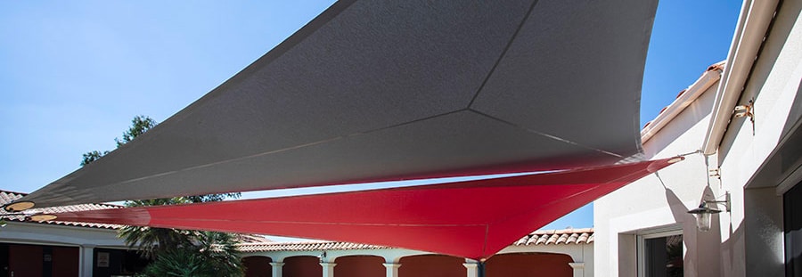 0-Voiles-dombrage-impermeable-rouge-et-noire