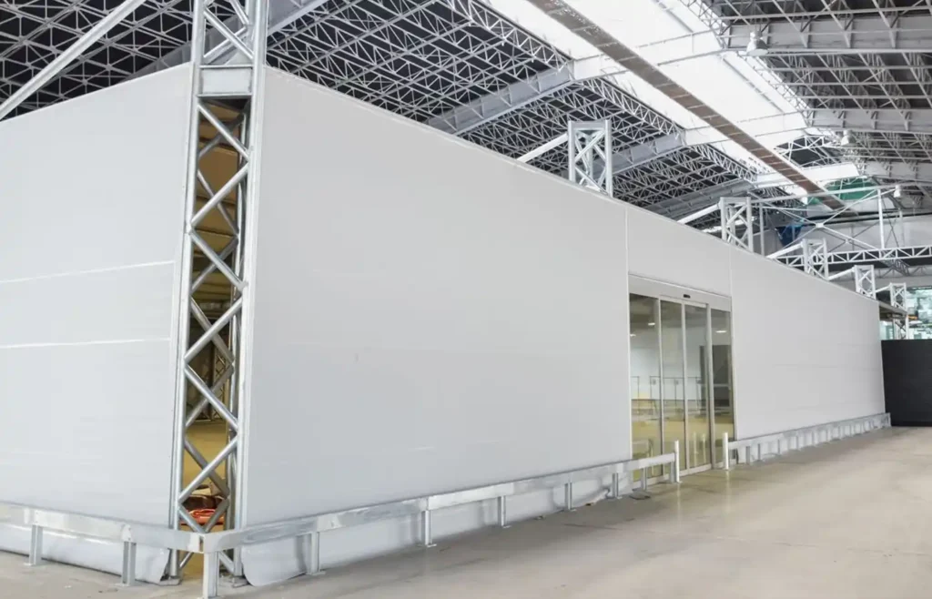 CRéation d'un atelier supplémentaire dans une industrie avec des toiles tendues blanches