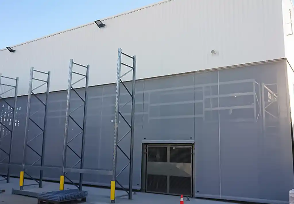 Façade textile fabriquée par Sofareb pour Le Leroy Merlin de Niort