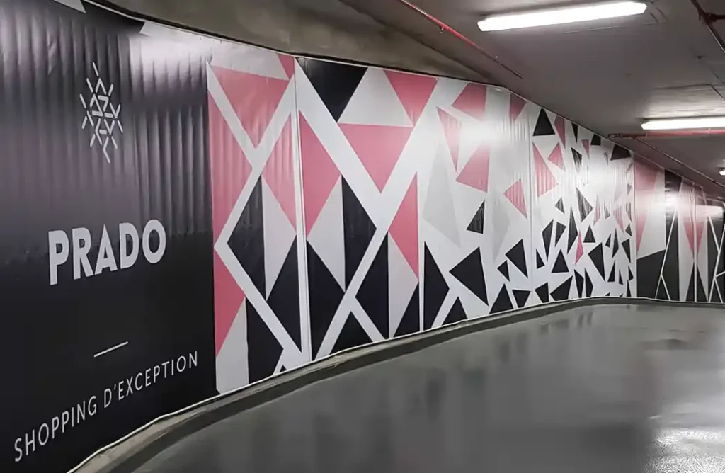 Façade textile personnalisé pour le garage du Prado