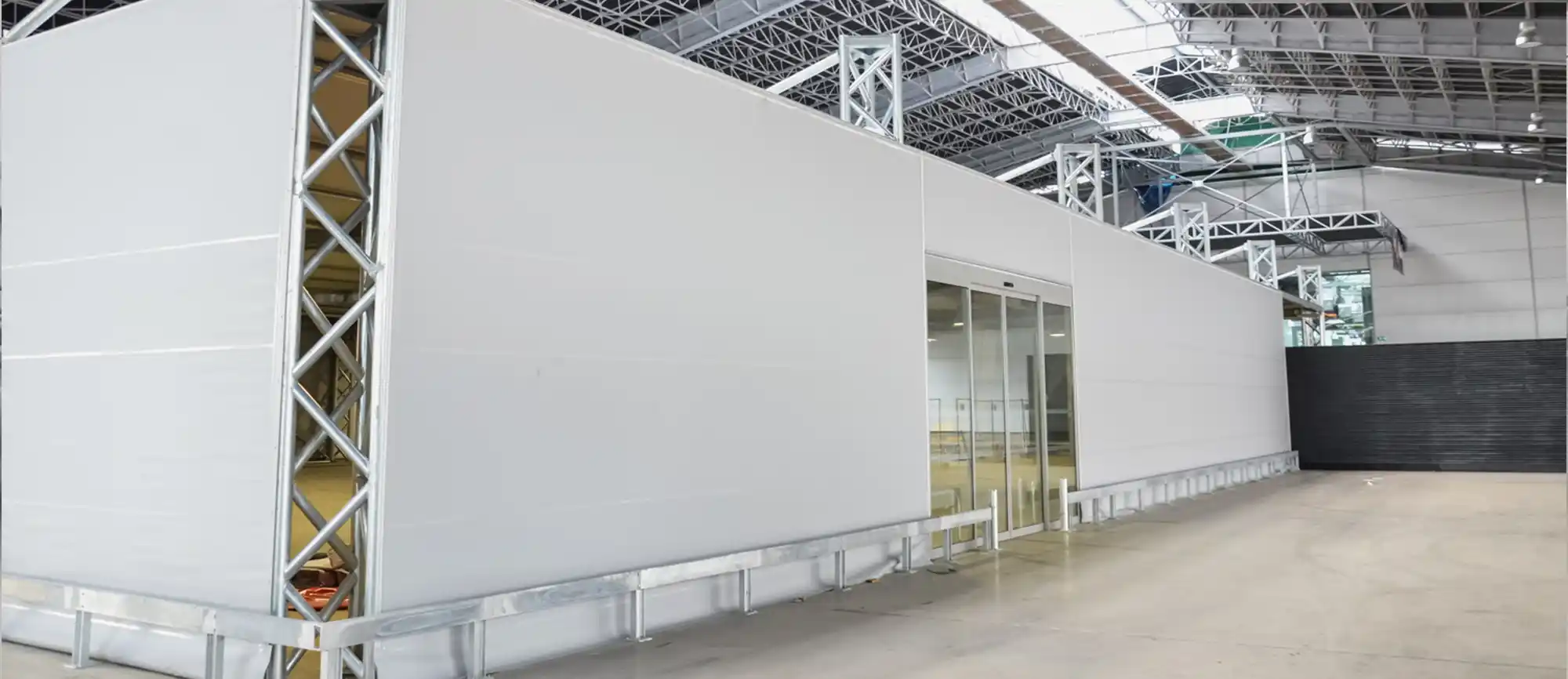 Façade textile pour séparer des ateliers dans une industrie