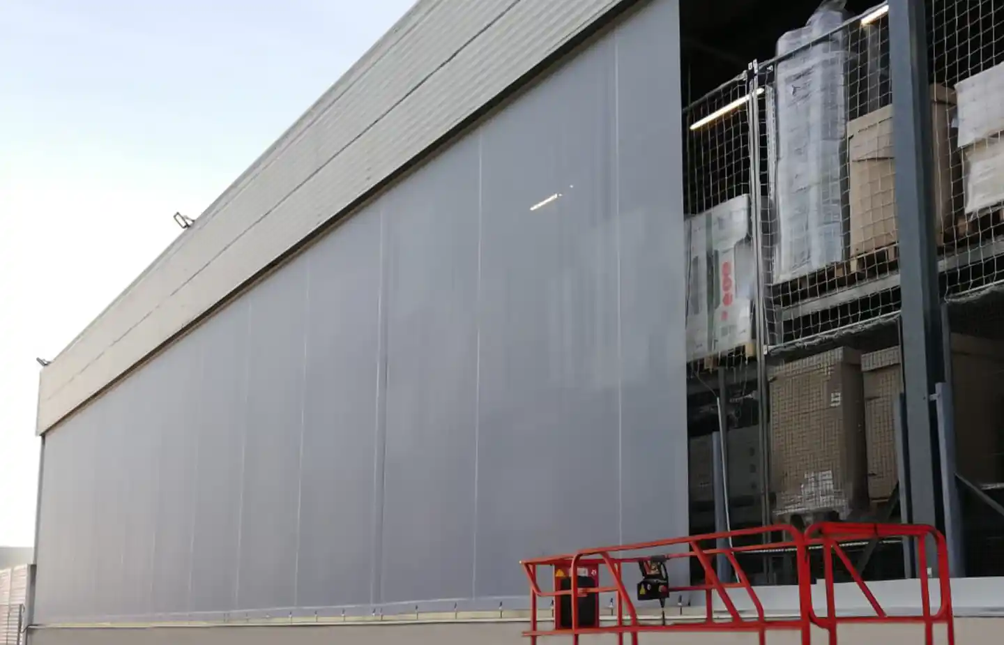 Façade textile sur mesure grise