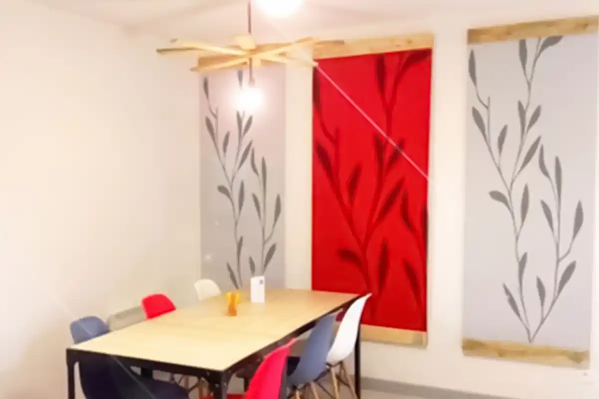 Panneaux acoustiques personnalisés pour cantine