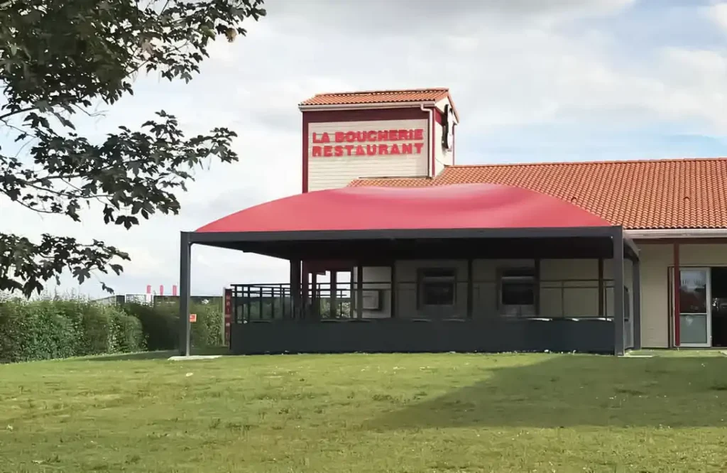Structure textile pour la terrasse du restaurant La Boucherie