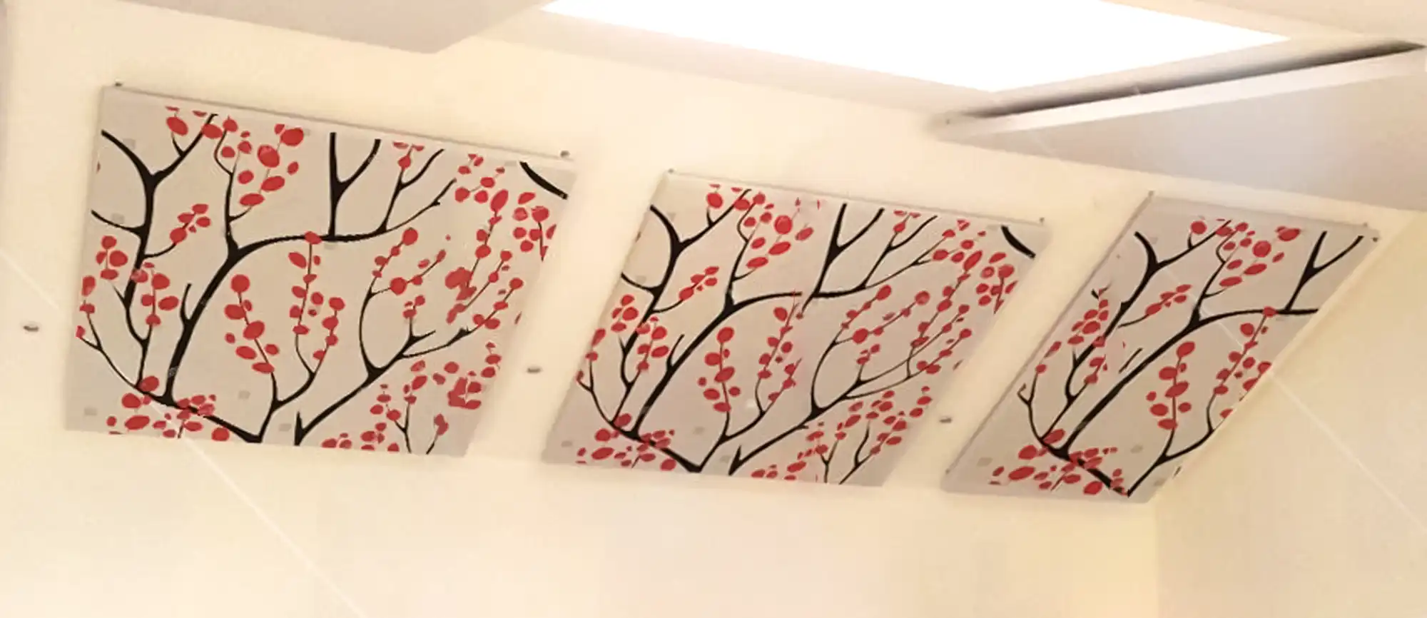 Trois panneaux acoustique personnalisé accrochés au plafond d'une maison-2