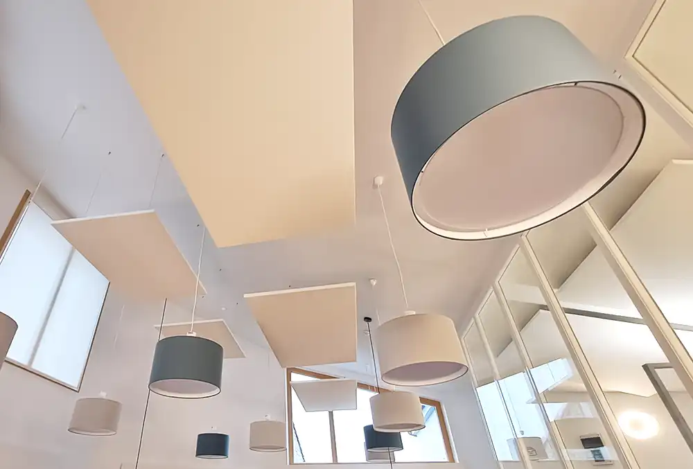 _Panneaux acoustique accrochés au plafond-Image de presentation