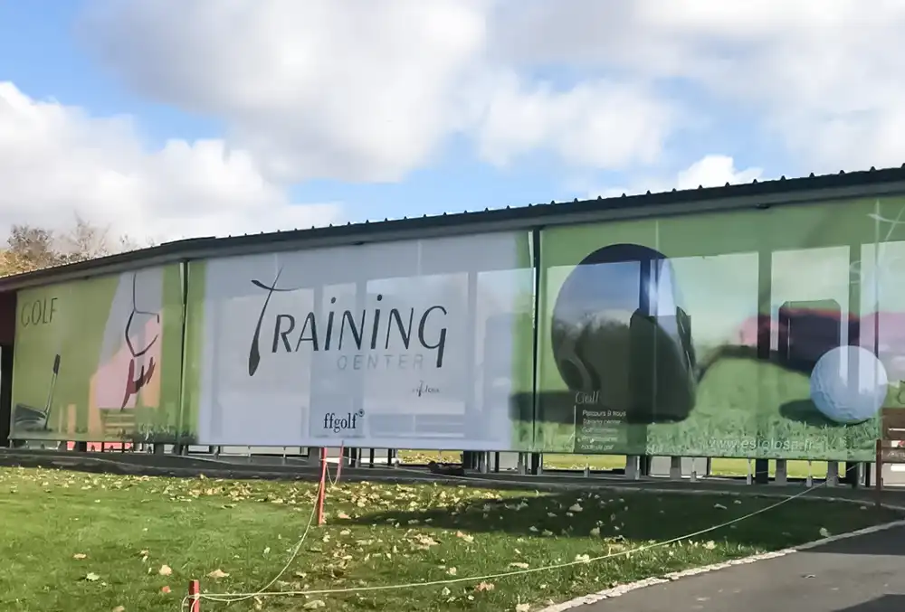 2-Façade textile imprimée pour la devanture d'un golf